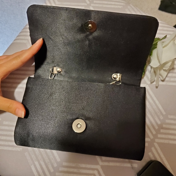 Free bundle add-on: Ardene black silky clutch bag - Picture 3 of 6